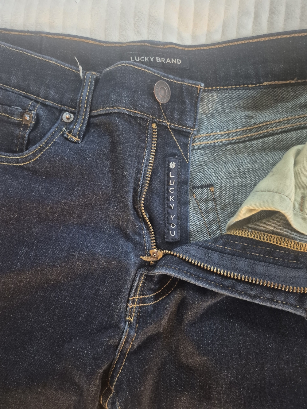 Men's Lucky Brand Straight-Leg Jeans in Dark Blue Clean Everyday Fit - Picture 5 of 10